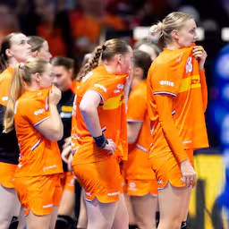 handbalsters-grijpen-in-thriller-naast-wk-brons-bij-afscheid-polman-en-abbingh.jpg