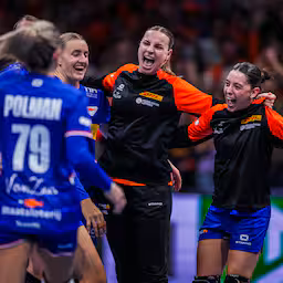 handbalsters-met-fraaie-zege-op-frankrijk-naar-kwartfinales-op-wk-in-eigen-land.jpg