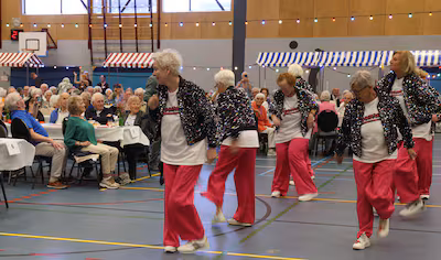 het-optreden-van-de-helmondse-hiphop-oma-s-viel-in-de-smaak.avif