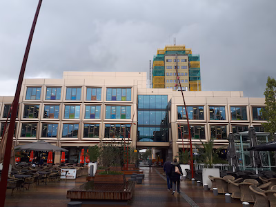 het-stadhuisplein-in-zoetermeer-stadhuis-najaar-2019.avif