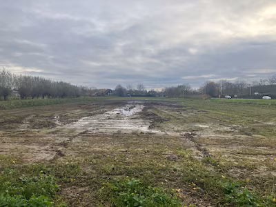 het-terrein-waar-de-flexwoningen-moeten-komen.avif