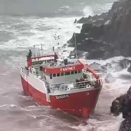 ierse-kustwacht-redt-14-opvarenden-franse-vissersboot.jpg