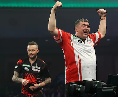 joe-cullen-druipt-af-terwijl-mensur-suljovic-feestviert.webp
