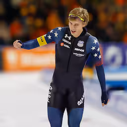 jordan-stolz-verpulvert-ook-baanrecord-op-1000-meter-in-thialf-de-boo-vierde.jpg