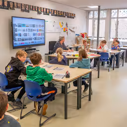 kinderen-kiezen-massaal-voor-67-als-kinderwoord-van-het-jaar.jpg