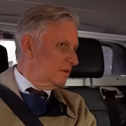 koning-filip-stapt-in-patrouillewagen-van-brusselse-politie.jpg