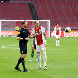 live-eredivisie-ajax-en-groningen-krijgen-kansen-in-restant-van-gestaakt-duel.jpg