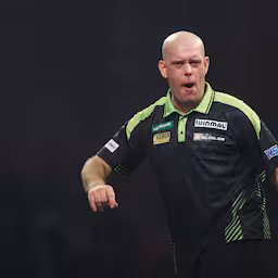 live-wk-darts-van-gerwen-pakt-dankzij-break-eerste-set-tegen-duitser-merk.jpg