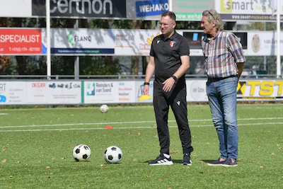 melvin-spruijt-links-nieuwe-hoofdtrainer-bij-sv-slikkerveer.webp