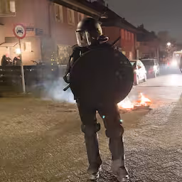 mobiele-eenheid-op-de-been-tijdens-onrust-in-amsterdamse-wijk.jpg