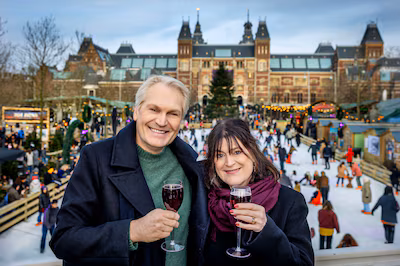 nederland-amsterdam-22-december-2025-roos-ten-brink-en-sander-palte-roos-ten-brink-de-echtgenote-van.avif