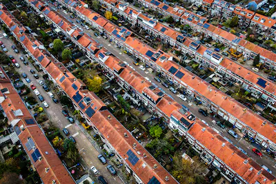 nlbeeld-jg20251201-002-dordrecht-een-dronefoto-van-woningen-in-de-in-de-wijk-vogelbuurt-in-dordrecht.webp