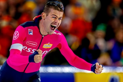 okt-dag-5-joep-wennemars-is-dolblij-met-tijmen-snel-na-de-nummer-1-en-2-winst-op-de-1500-meter-foto.jpeg