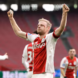 opgeleefd-ajax-wint-klassieker-en-duwt-feyenoord-dieper-in-de-problemen.jpg