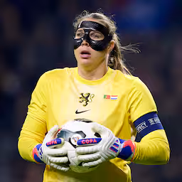 oranjekeeper-lize-kop-was-bijna-gestopt-kon-geluid-van-bestek-niet-aan.jpg