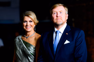 paramaribo-02-12-2025-thaliatheater-koning-willem-alexander-en-koningin-maxima-brengen-op-uitnodigin.avif