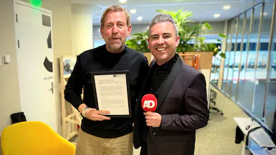 presentator-harm-edens-van-dit-was-het-nieuws-met-manuel-venderbos-hij-kwam-de-ad-mediaprijs-overhan.webp