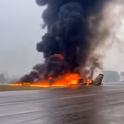 privejet-gaat-in-vlammen-op-na-fatale-crash-op-vliegveld-in-vs.jpg