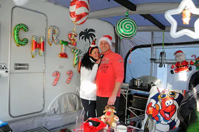 pz20251224-7032-renesse-julianahoeve-hoe-maken-mensen-op-de-camping-de-kerst-gezellig-markus-en-chri.webp