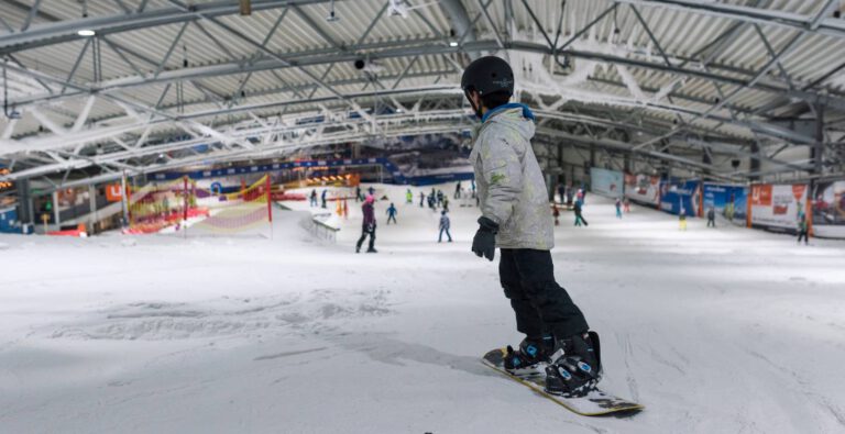r0-60-1555-800-2ca-de_uithof_snowboarden_indoor-1764862573.jpeg