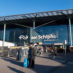 reizigers-wachten-nog-steeds-op-koffers-na-storing-schiphol.jpg