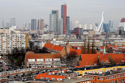 rotterdam-rotterdam-zuid-kop-van-zuid-met-op-voorgrond-de-tarwebuurt-d-d-22-02-2007-foto-max-milikan.webp