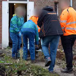 te-zwaar-varken-naar-buiten-gedragen-bij-woningontruiming-in-rijen.jpg