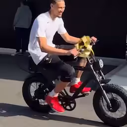 topbasketballer-luka-doncic-geeft-teamgenoten-fatbikes-cadeau-voor-kerst.jpg