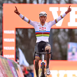 van-der-poel-rijdt-ondanks-val-meteen-naar-zege-bij-rentree-in-het-veld.jpg
