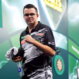 van-veen-dendert-ondanks-korte-verslapping-door-naar-achtste-finales-wk-darts.jpg