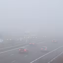 verkeer-rijdt-door-dichte-mist-op-a4-bij-den-haag.jpg