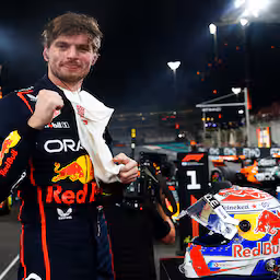 verstappen-bleef-hoopvol-naar-de-schermen-kijken-leclerc-heeft-alles-gegeven.jpg