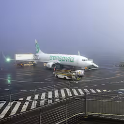 vliegtuigen-kunnen-niet-landen-op-luchthaven-eindhoven-vanwege-dichte-mist.jpg