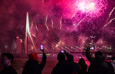 vuurwerk-op-de-erasmusbrug-archieffoto.webp