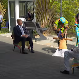 willem-alexander-woont-traditionele-ceremonie-bij-in-suriname.jpg
