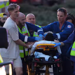 zeker-elf-doden-door-aanslag-op-joods-feest-bij-populair-strand-in-sydney.jpg