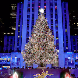 zie-hoe-new-york-de-lichtjes-van-rockefeller-kerstboom-ontsteekt.jpg
