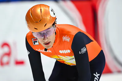 18-10-2025-shorttrack-world-tour-2-montreal-daan-kos-ned-races-during-the-men-1500m-final-a-at-isu-s.webp