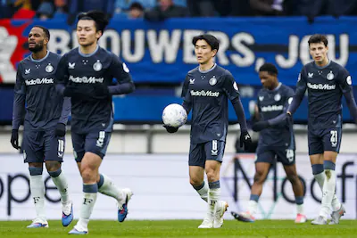 2026-01-11-14-04-41-heerenveen-in-beom-hwang-of-feyenoord-baalt-van-de-2-2-tijdens-de-nederlandse-er.webp