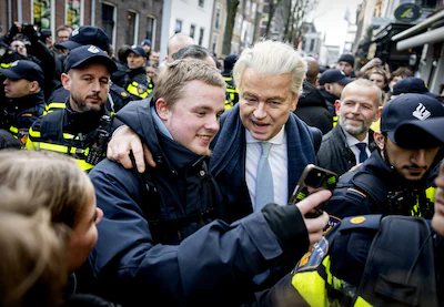 2026-01-22-13-10-51-delft-pvv-leider-geert-wilders-tijdens-een-bezoek-aan-cafe-de-bonte-os-wilders-i.webp