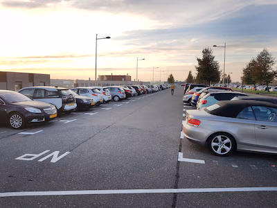 alle-parkeerplekken-vol-rondom-station-barendrecht.avif