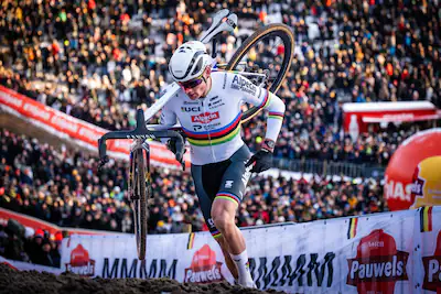 alpecin-premier-tech-team-s-dutch-rider-mathieu-van-der-poel-competes-in-the-men-s-elite-race-during.webp