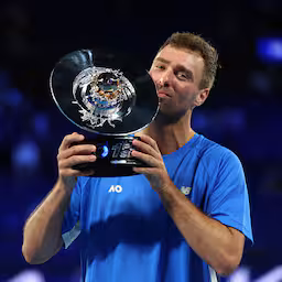 amateurtennisser-klopt-sinner-bij-one-point-slam-en-is-half-miljoen-euro-rijker.jpg