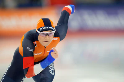calgary-alberta-november-22-angel-daleman-of-the-netherlands-competes-in-the-women-s-500m-race-durin.webp