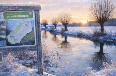 de-3-polderwandeling-wordt-begeleid-door-een-gids-en-biedt-een-afwisselende-middag-in-de-natuur.avif