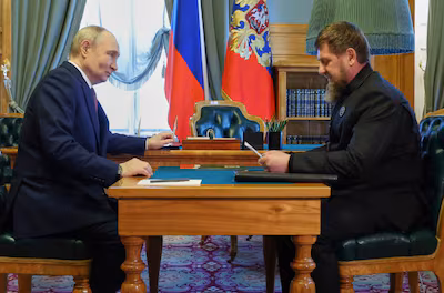 de-russische-president-vladimir-poetin-en-kadyrov-in-mei-vorig-jaar.avif