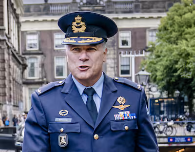 den-haag-wopke-hoekstra-minister-van-buitenlandse-zaken-en-commandant-der-strijdkrachten-generaal-on.avif