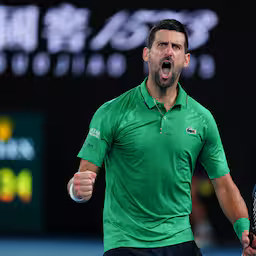 djokovic-verrast-titelverdediger-sinner-in-thriller-en-bereikt-australian-open-finale.jpg
