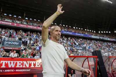 enschede-erik-ten-hag-tijdens-de-afscheidswedstrijd-van-wout-brama-in-de-grolsch-veste-brama-speelde.webp