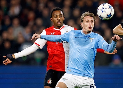 feyenoord-lazio-roma-champions-league-seizoen-2023-2024-quinten-timber-dekt-roviela-foto-pim-ras.jpeg